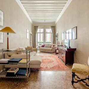 venezia-san-samuele.hotelslidodijesolo.com/
